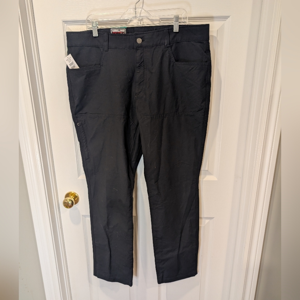 NWT Kirkland Signature Men's Black Cargo Pants